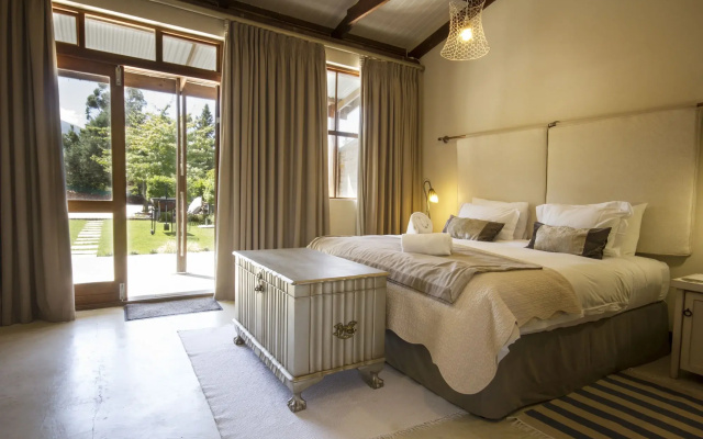 A Hilltop Country Retreat