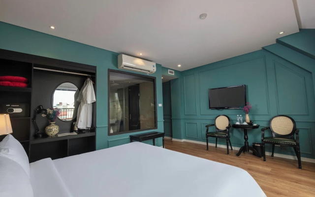 Madelise Adora Hotel