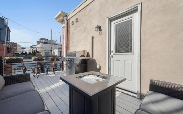 Fire Pit -Roof Deck- Parking -Penn-CHOP-Sleeps 7