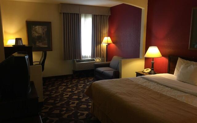 Econo Lodge Inn & Suites