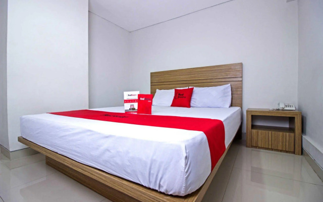 RedDoorz Plus @ Cibogo Bawah