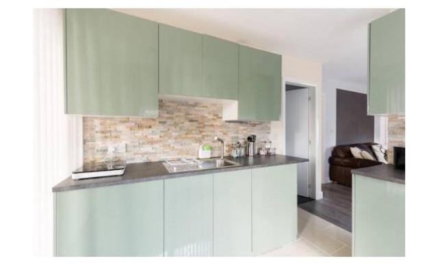 treetops flat3 Hall Green B28