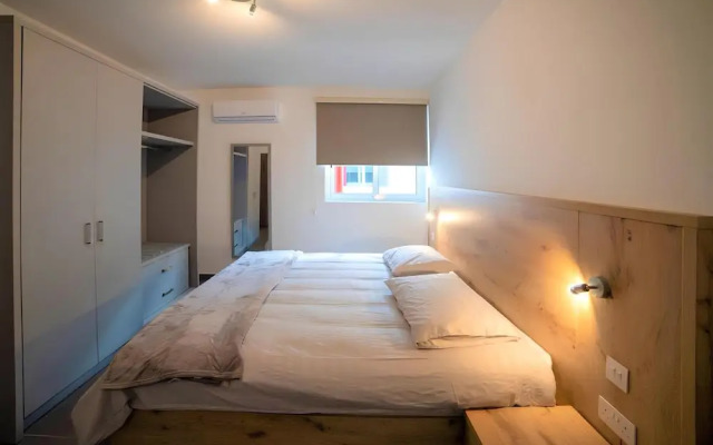 Elise Apartments