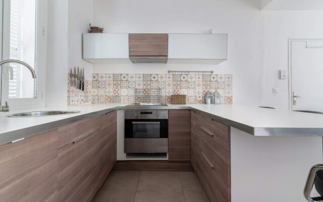 Superb 2BR Central Apt With Private Patio