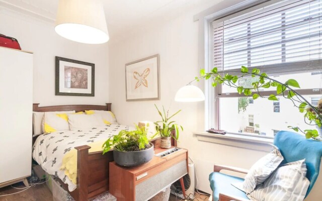 Beautiful Lush and Green Oasis Studio Apartment