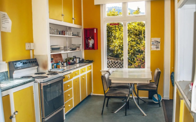 Lakeside Backpackers