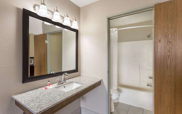 Super 8 by Wyndham Hebron Lowell Area