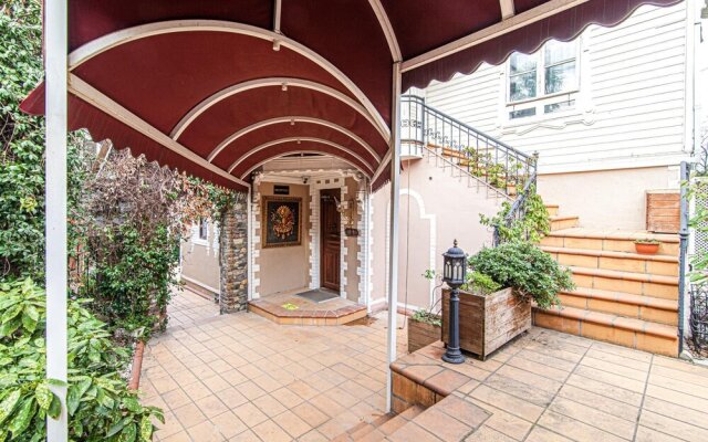 Exquisite Studio in Historic Mansion in Beylerbeyi