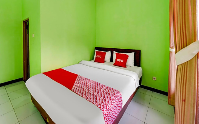 OYO 90448 Hotel Indah Savana
