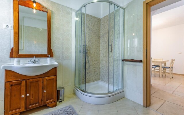 Stunning Home in Pula With Wifi and 2 Bedrooms