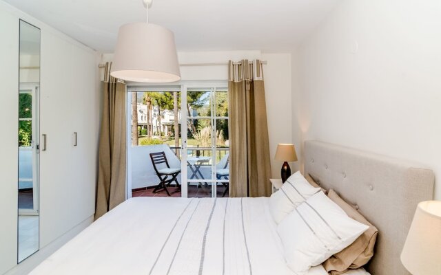 SE-Spacious townhouse in Nueva Andalucia Roomservice