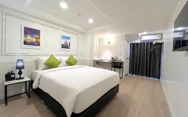 Travelier Hostel
