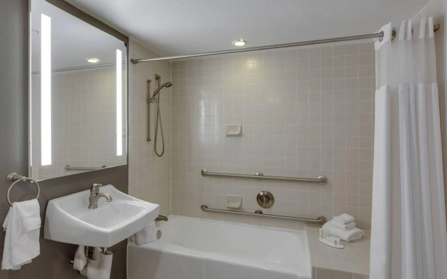 Courtyard by Marriott Boston Logan Airport