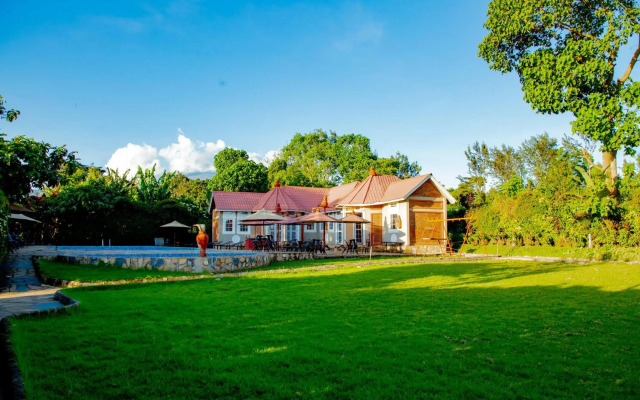 Masailand Safari & Lodge