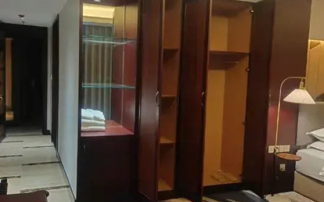 Golden LEAF Hotel