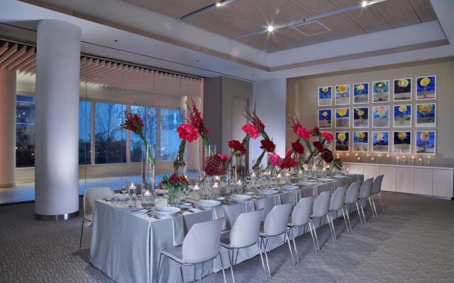 HALL Arts Hotel Dallas, Curio Collection by Hilton