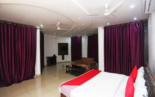 OYO 18648 Raj Inn