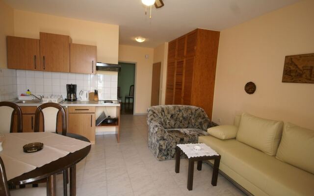 Spacious Apartment in Drage With Parking
