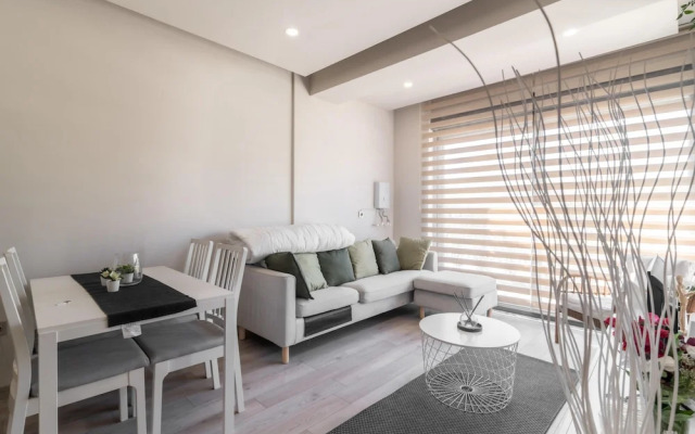 Central Studio w Balcony 10 min to Lara Beach