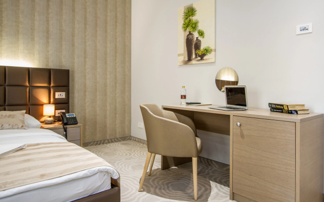 Royal Airport Hotel