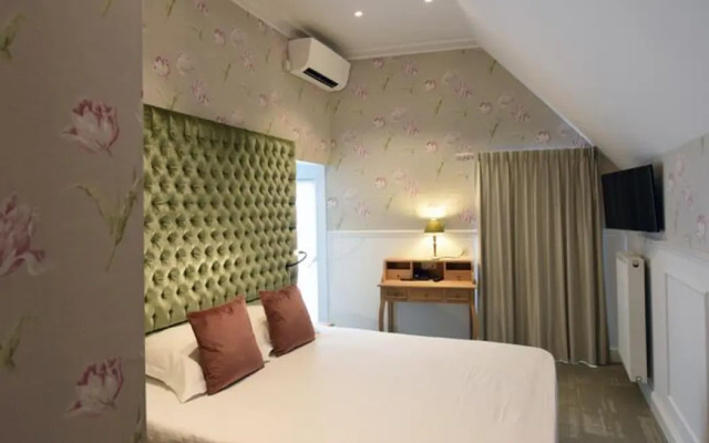 Golden Tree Hotel