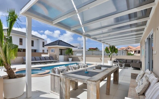 Luxury Villa With Pool in Jan Thiel