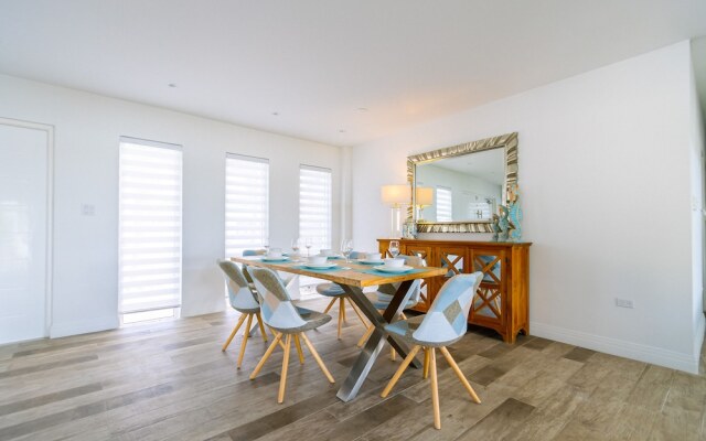 Ocean View! Fully Renovated Villa, Private Pool!