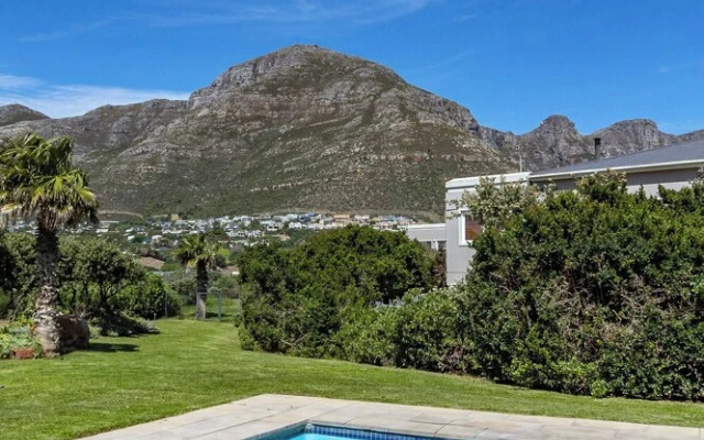 Beachfront Villa Sea Breeze, Hout Bay, Cape Town