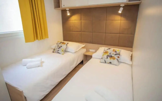 Spacious Apartment in Novalja near Sea