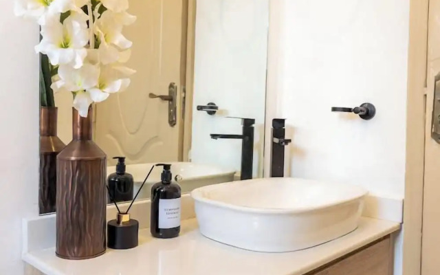 Lux Suites Studio City Apartments