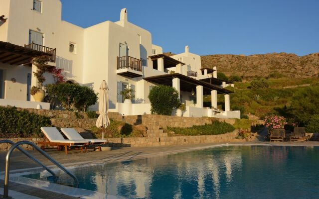 Delicate Mykonian House at Houlakia