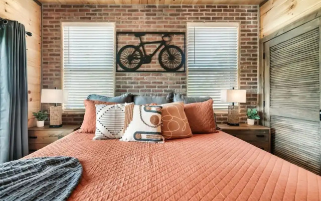 Tranquil Mountain Getaway By Ghosal Luxury Lodging