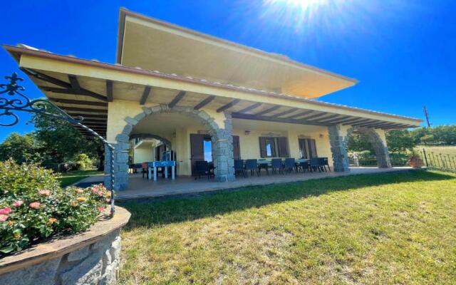 Lake View Luxury Villa and Pool