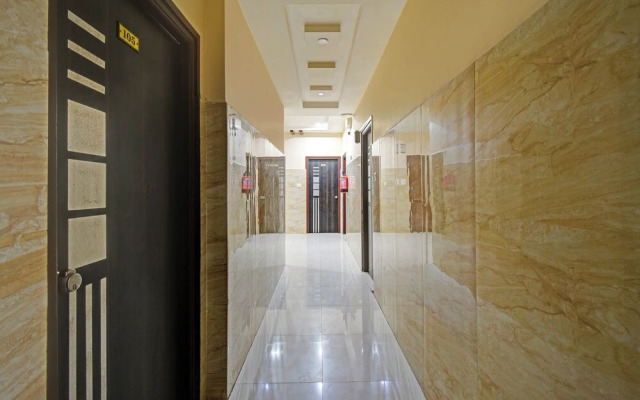 Fabhotel White House Leo