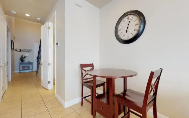 Southern Delight 3 Bedroom Apts by RedAwning