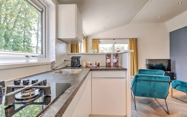 Lovely Holiday Home in Kaatsheuvel With Bubble Bath