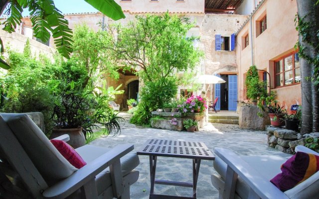 Great Romantic Village House in the Center of Felanitx and not far From the sea