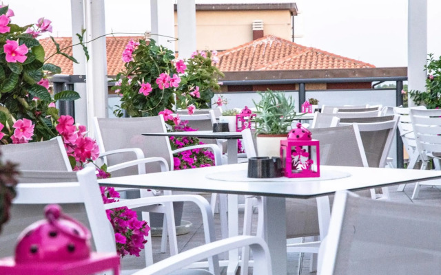 Renzo Hotel