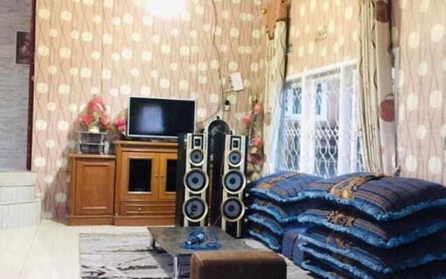 EXPRESS O 91923 Homestay Zona