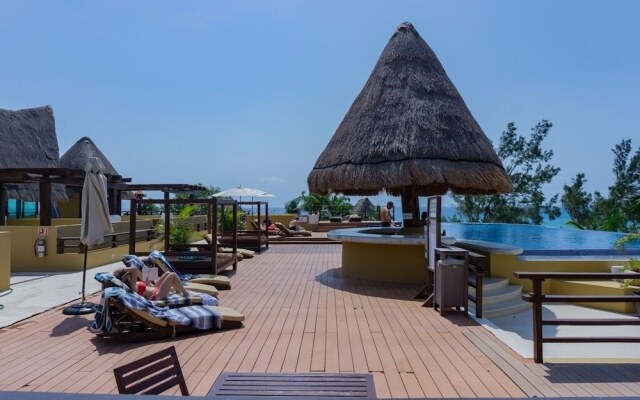 Casa Soleada 2 Bedroom Condo by RedAwning