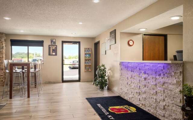 Super 8 by Wyndham Mayfield