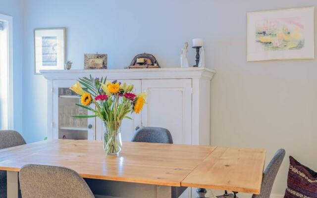 Beautiful, Modern & Spacious 2 Bedroom House