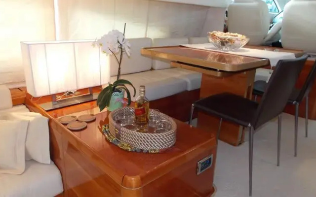 George V Yacht