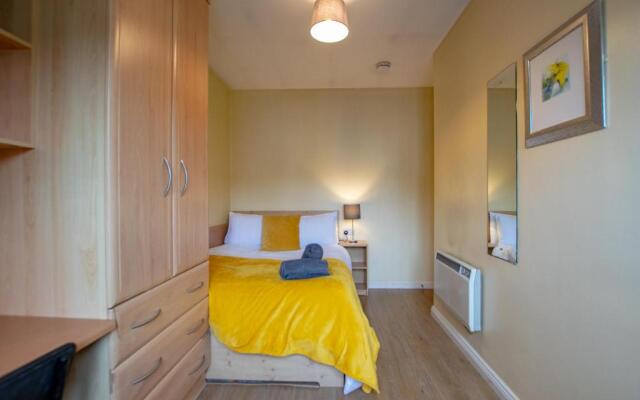 Gort Na Coiribe 4 Bedroom Duplex, by Shortstays