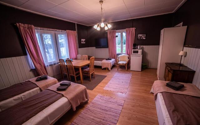 Arctic Guesthouse & Igloos