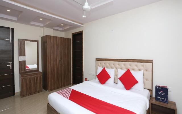 OYO 28302 Hotel Welcome Banquets And Room