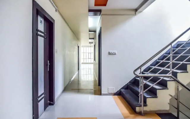 OYO 15650 Tourist Inn