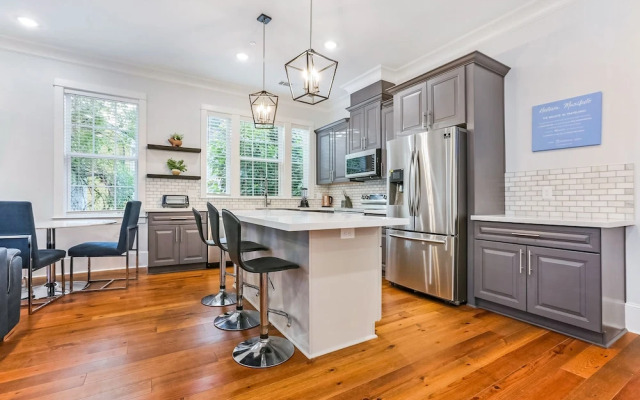 5 Bedroom Apartment near French Quarter by Hosteeva