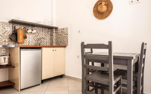 Amphora Guesthouse & Apartments