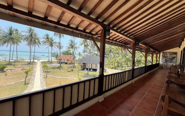 Arys lagoon bungalow & hotel